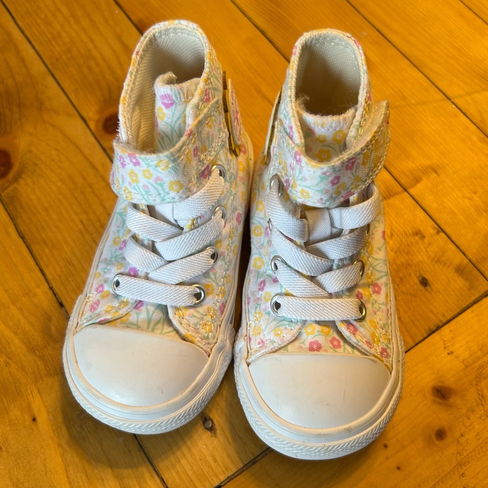 Toddler Converse size 5